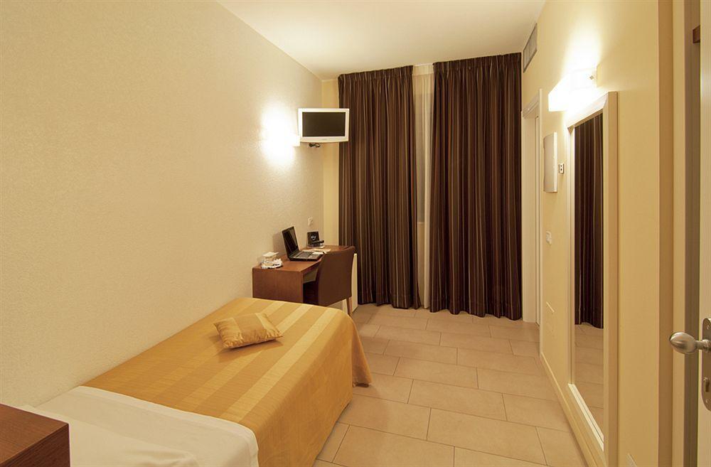 Hotel Cluentum Tolentino Buitenkant foto