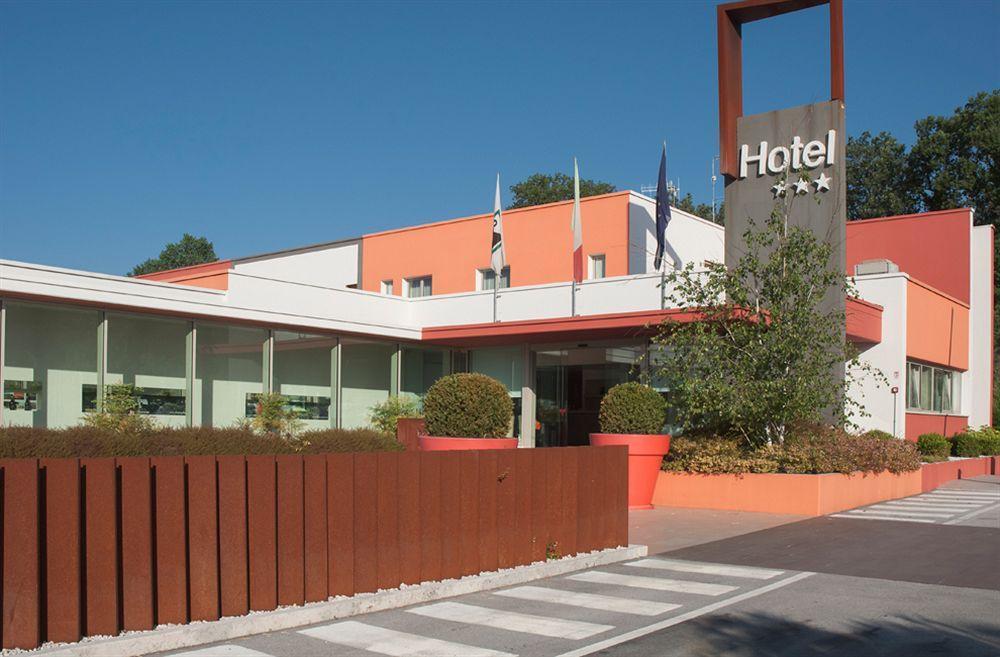 Hotel Cluentum Tolentino Buitenkant foto