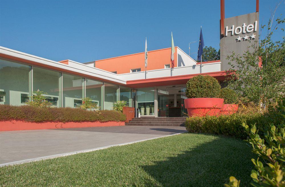 Hotel Cluentum Tolentino Buitenkant foto