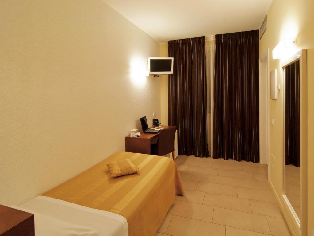 Hotel Cluentum Tolentino Kamer foto
