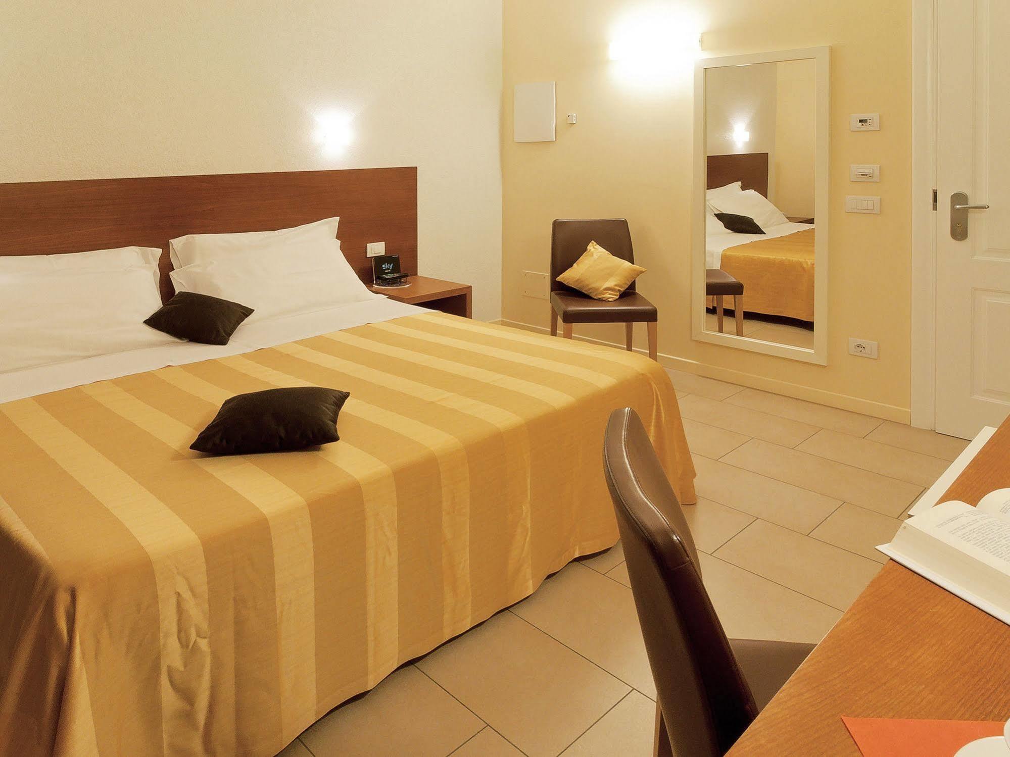 Hotel Cluentum Tolentino Buitenkant foto