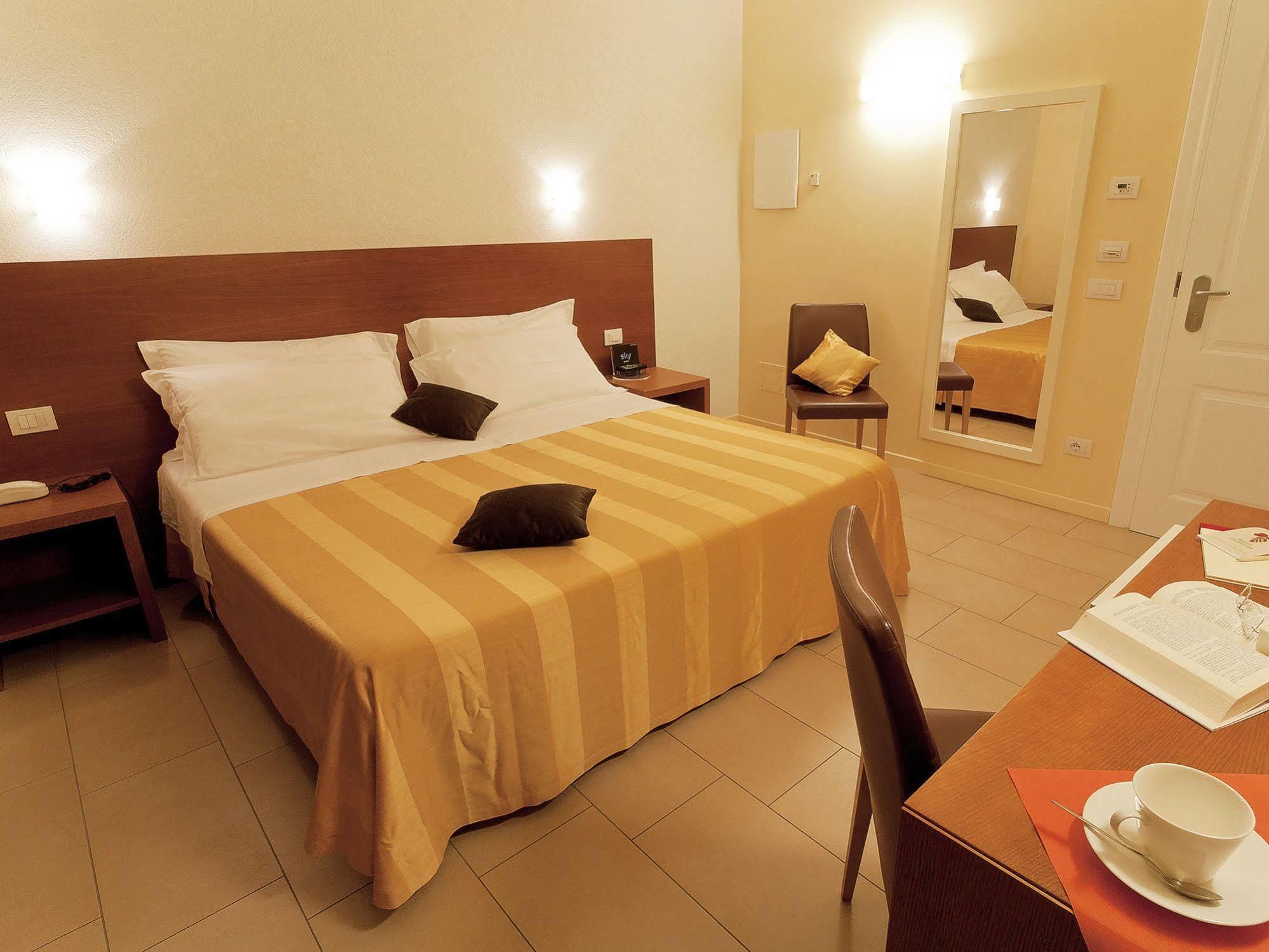 Hotel Cluentum Tolentino Buitenkant foto