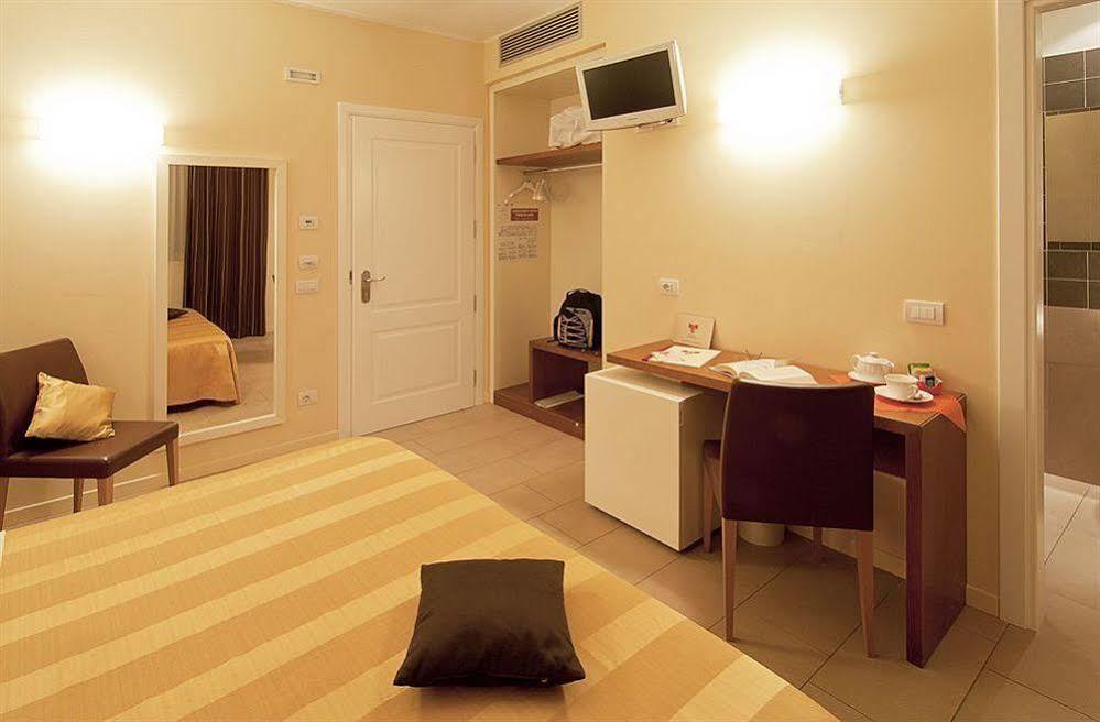 Hotel Cluentum Tolentino Buitenkant foto