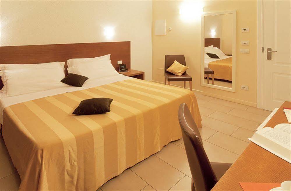 Hotel Cluentum Tolentino Buitenkant foto