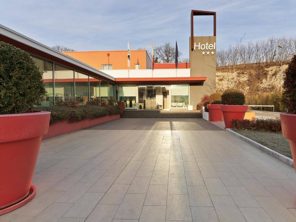 Hotel Cluentum Tolentino Buitenkant foto