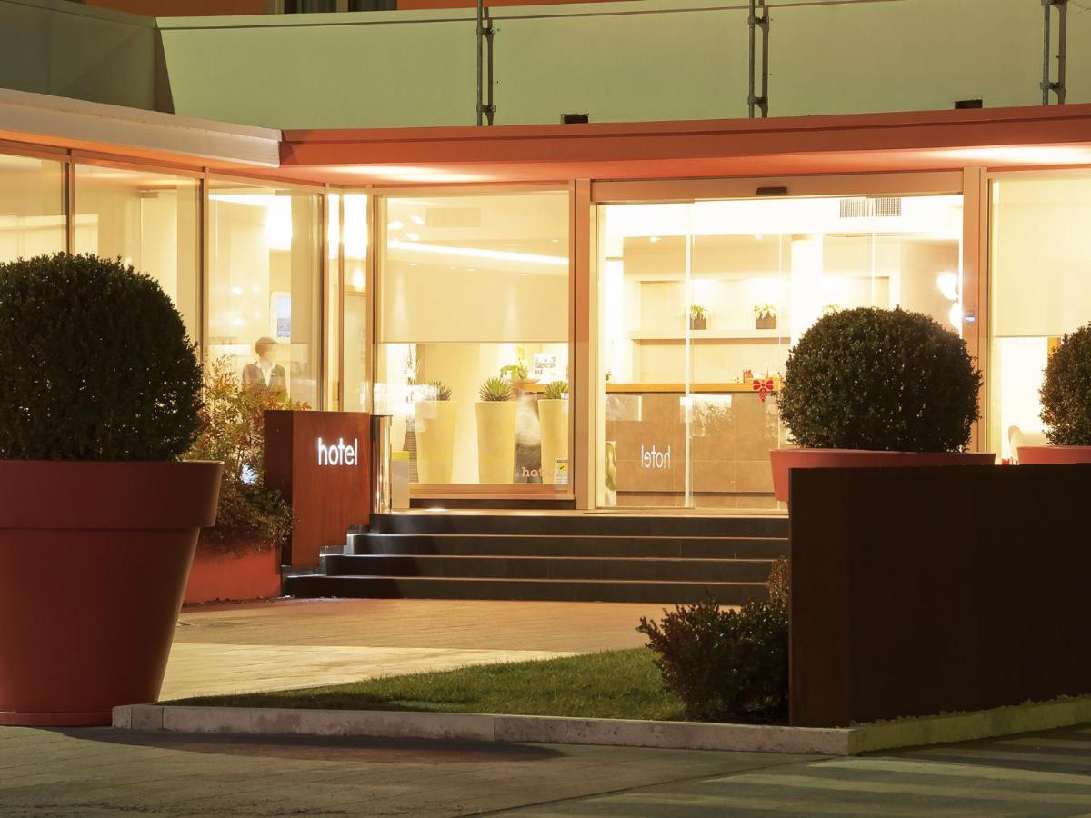 Hotel Cluentum Tolentino Buitenkant foto